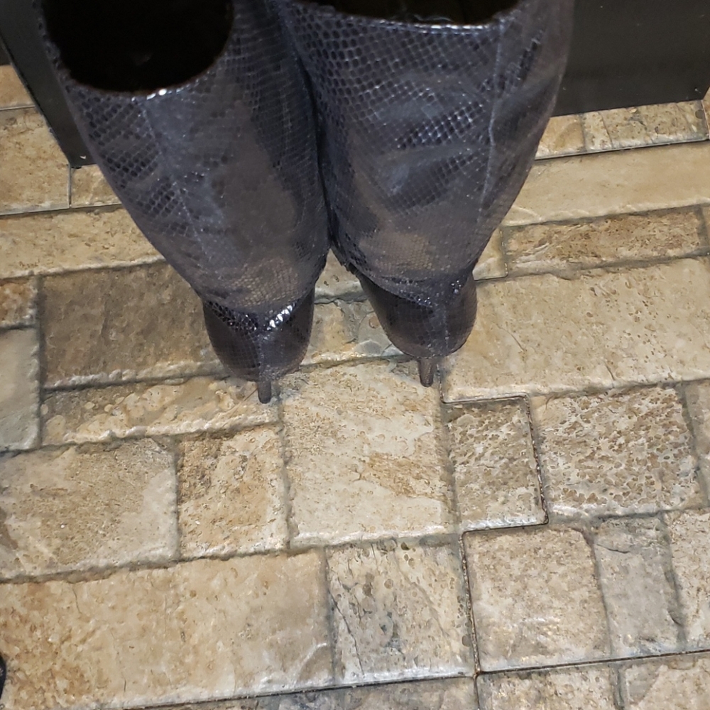 Peek Toe Lace up Snake skin boots - Picture 7 of 11